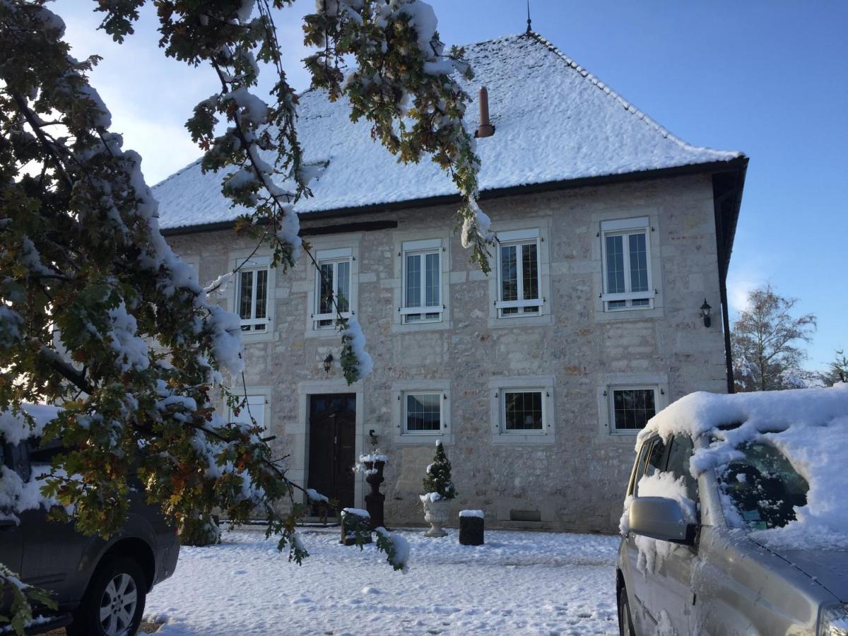 Domaine Du Manoir Panzió Les Avenières Kültér fotó