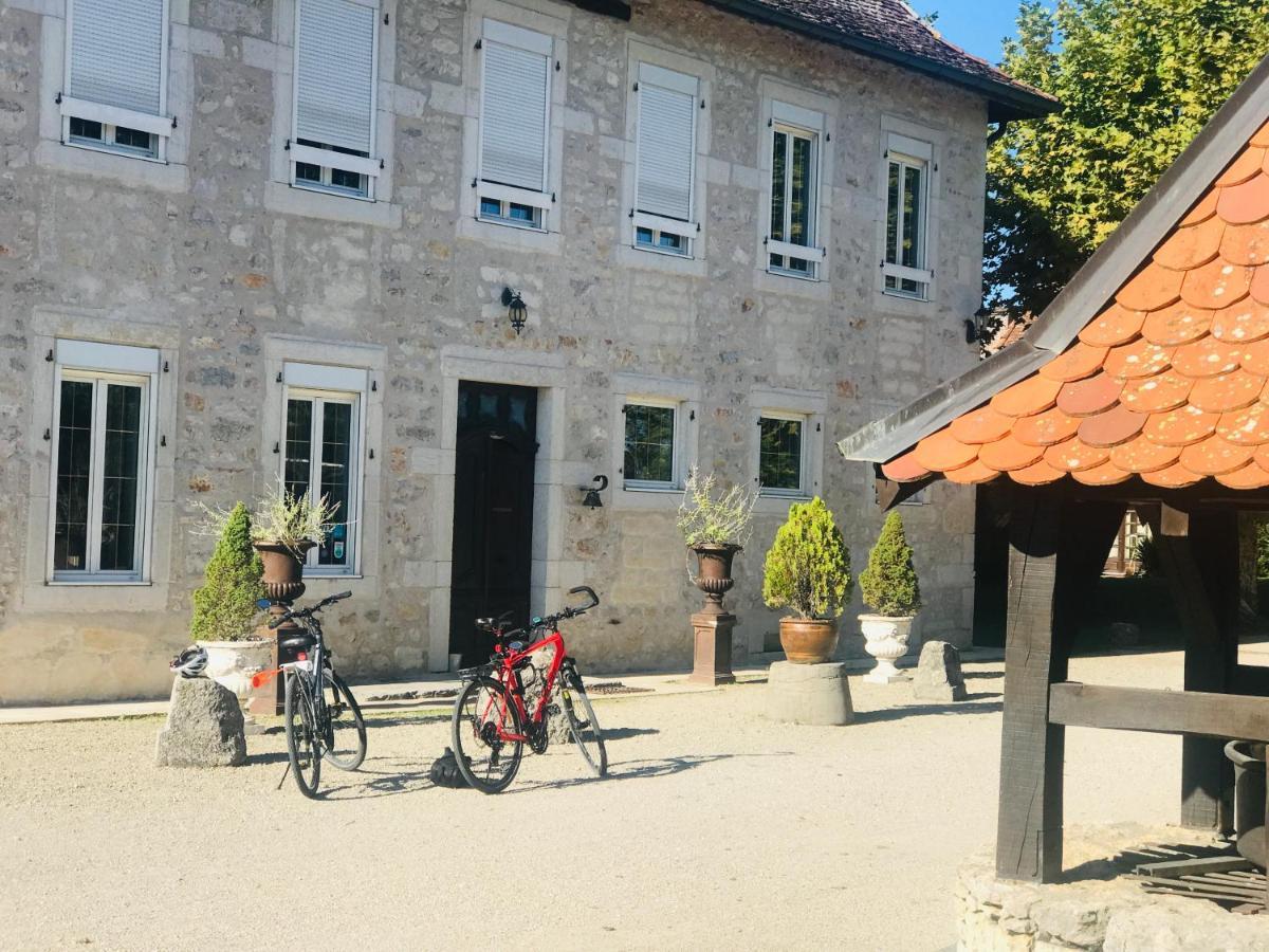 Domaine Du Manoir Panzió Les Avenières Kültér fotó